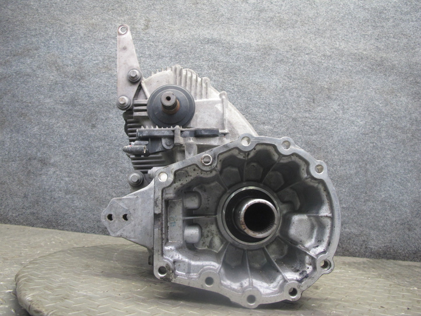 11-14 Porsche Cayenne 958 4.8L Turbo AWD Transmission Transfer Case Box W/ Motor