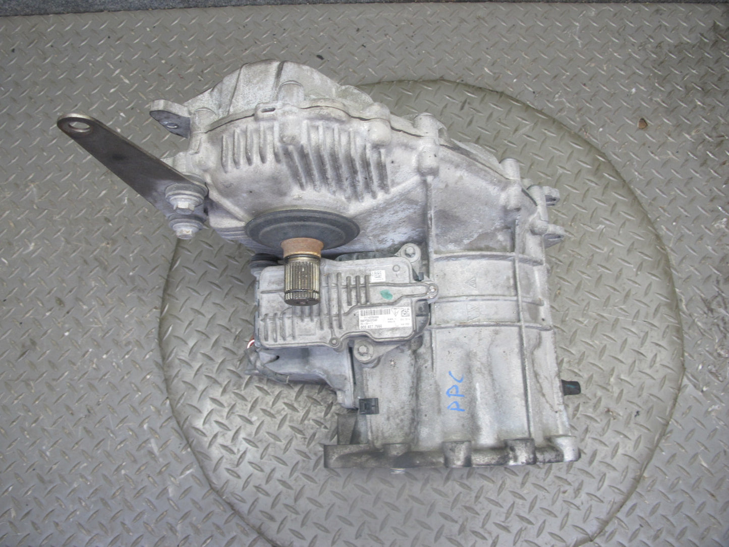 11-14 Porsche Cayenne 958 4.8L Turbo AWD Transmission Transfer Case Box W/ Motor