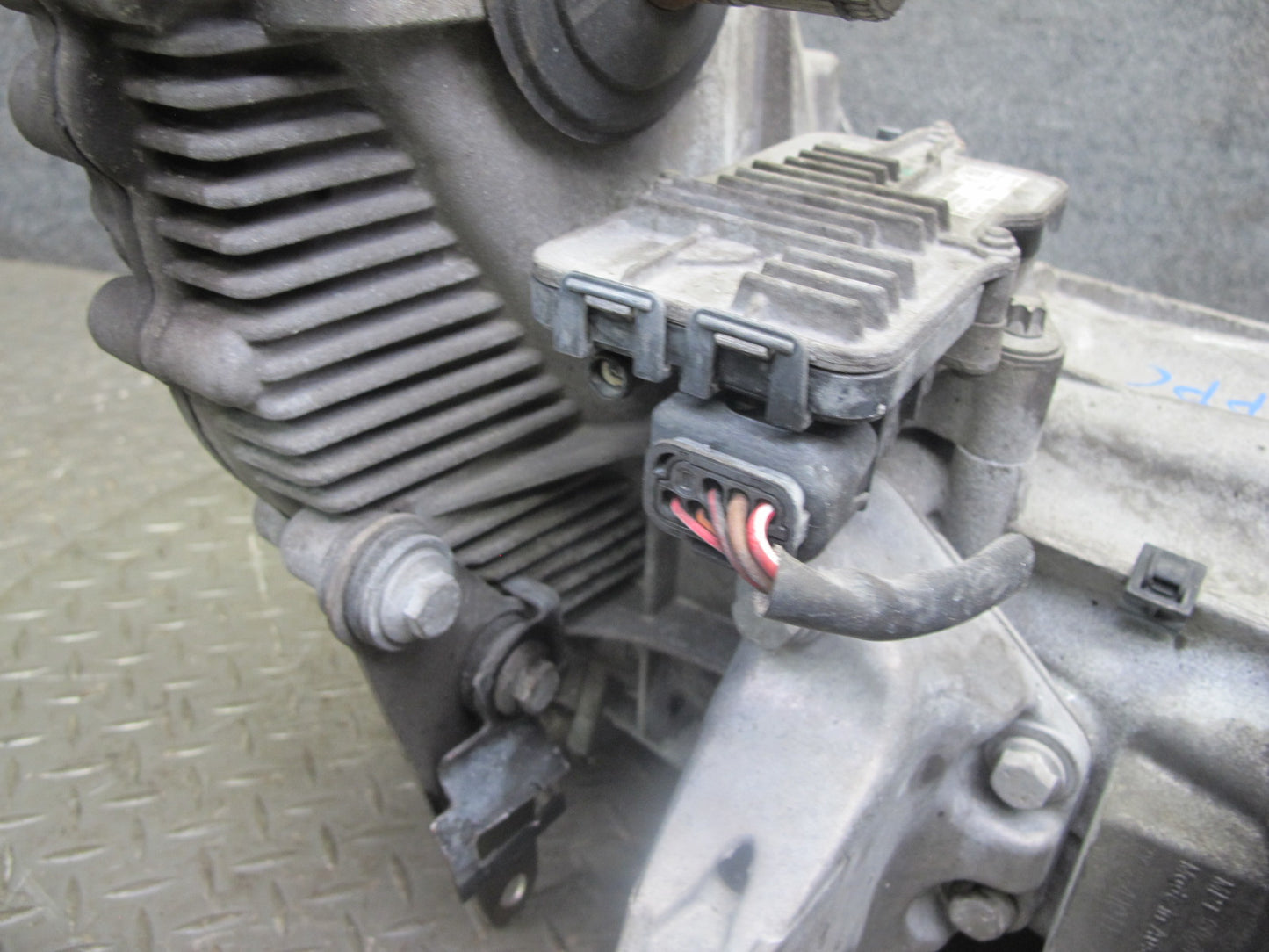 11-14 Porsche Cayenne 958 4.8L Turbo AWD Transmission Transfer Case Box W/ Motor