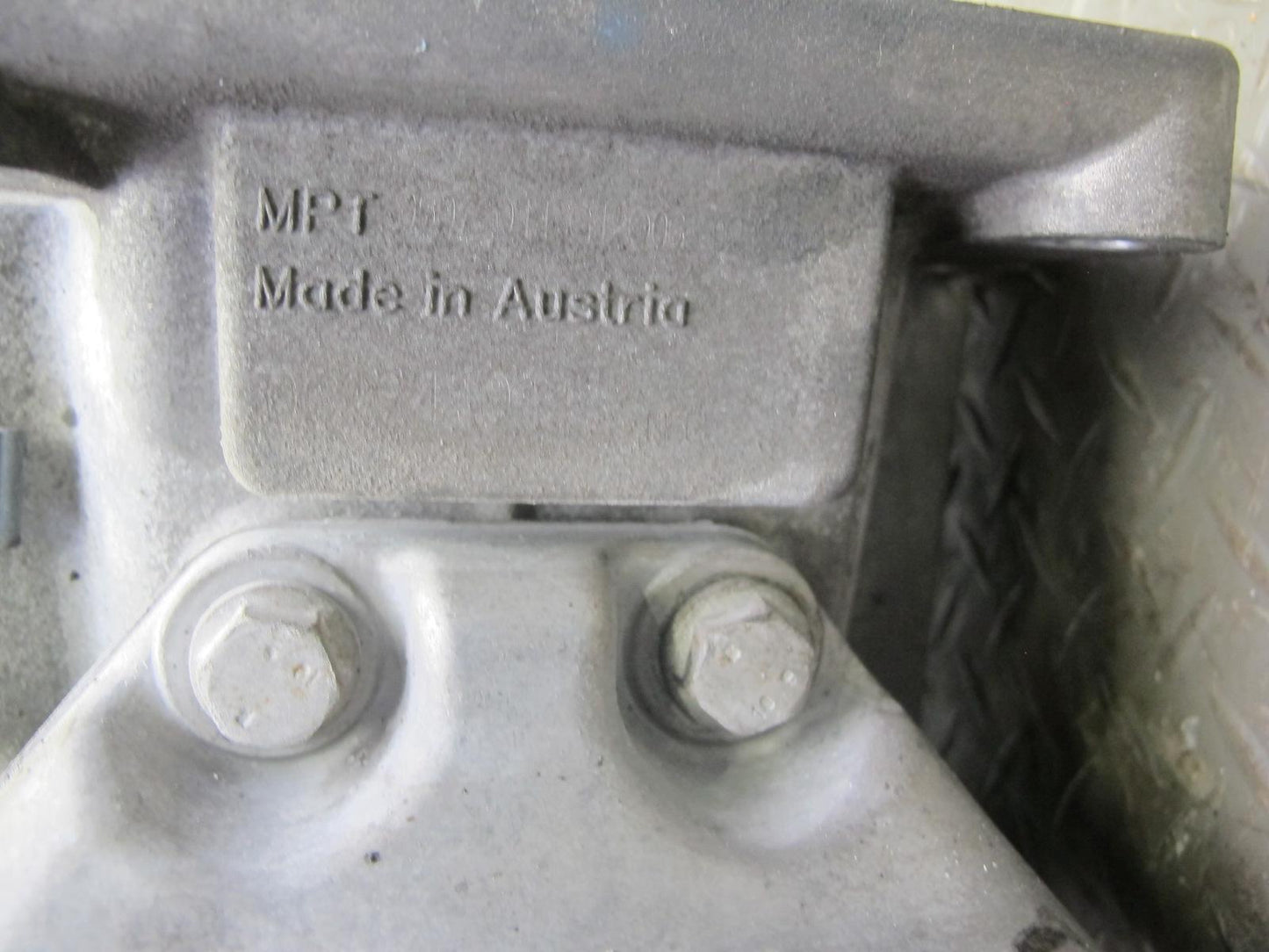 11-14 Porsche Cayenne 958 4.8L Turbo AWD Transmission Transfer Case Box W/ Motor