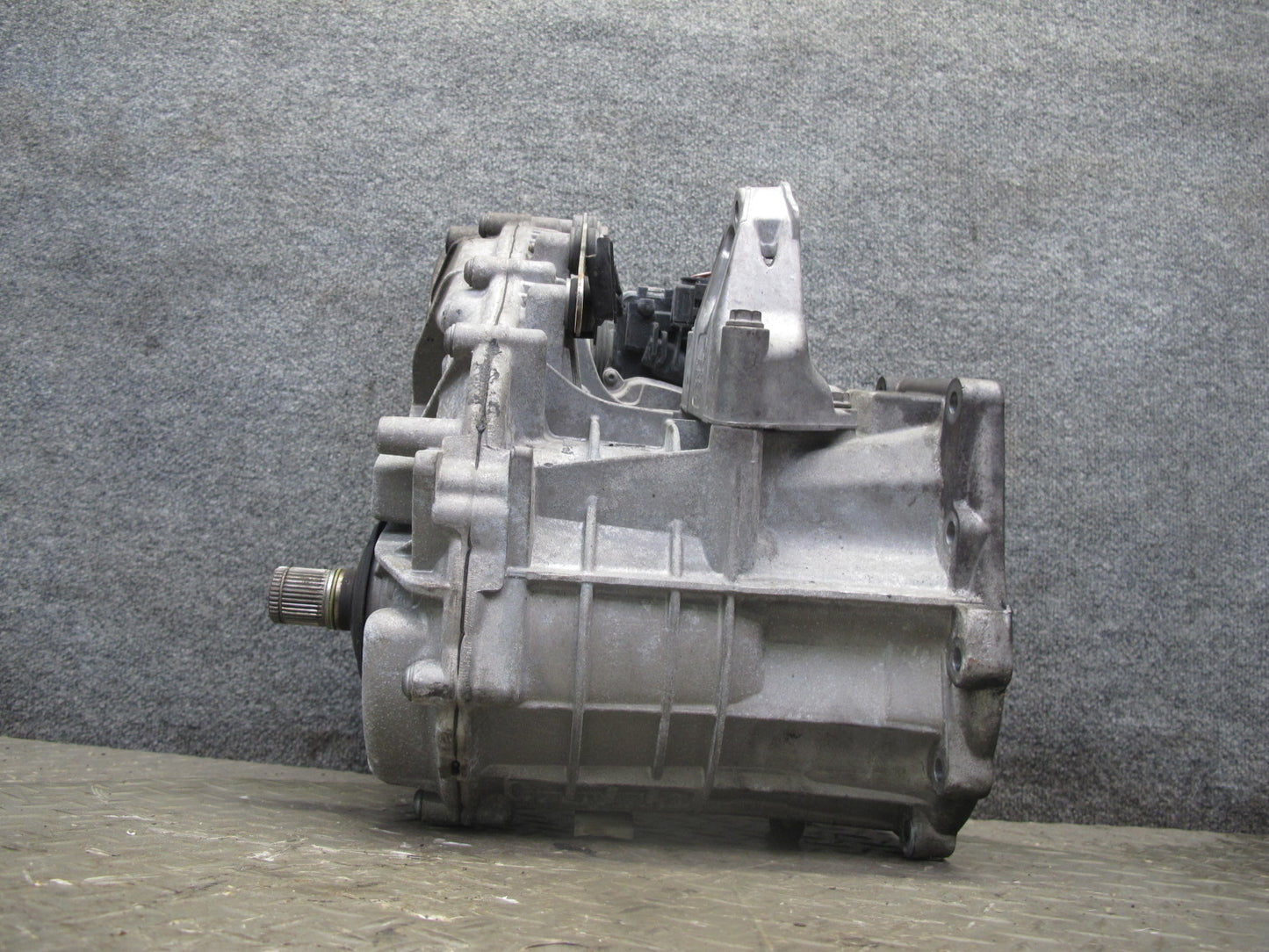 11-14 Porsche Cayenne 958 4.8L Turbo AWD Transmission Transfer Case Box W/ Motor