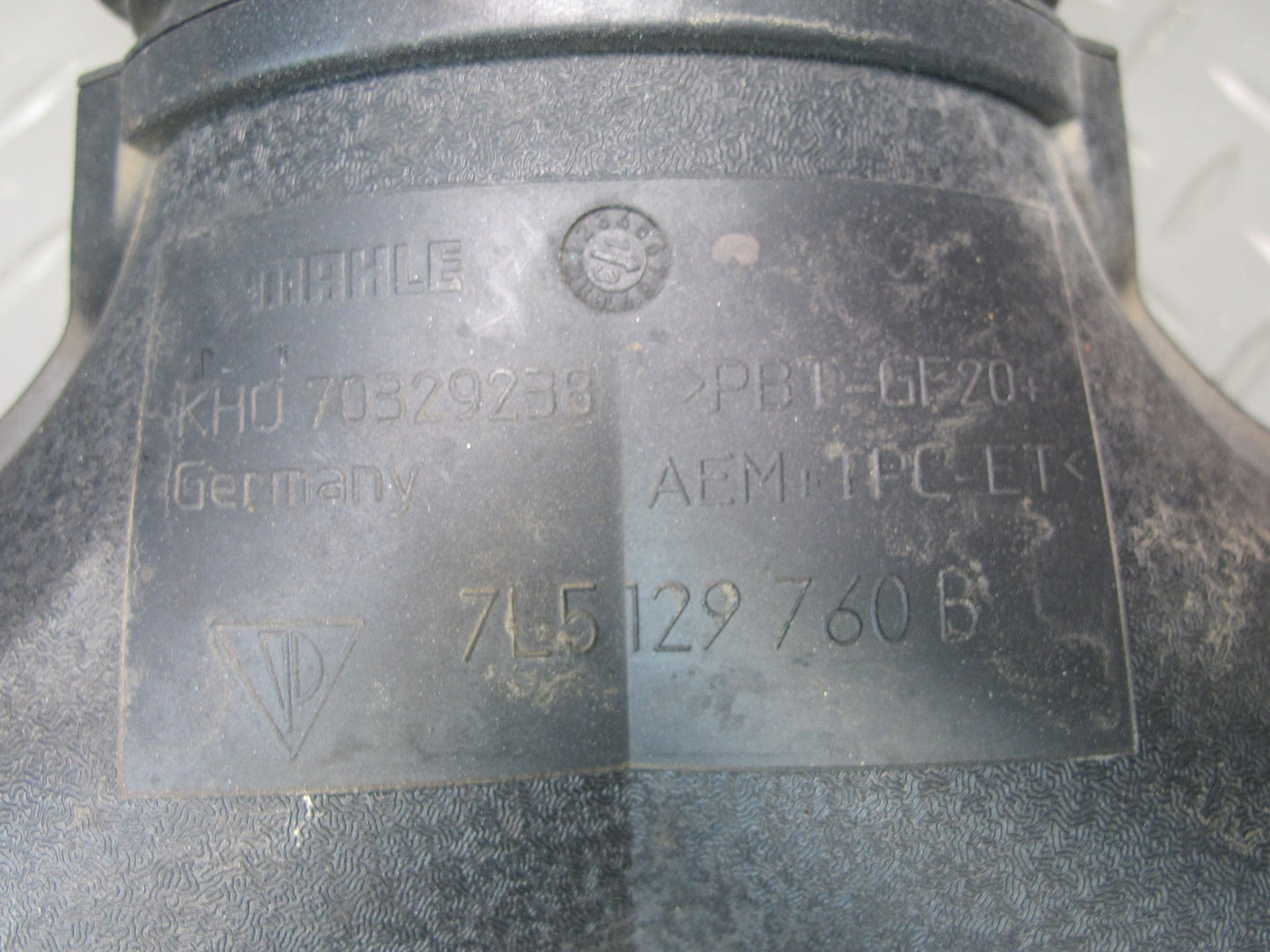 2011-2014 Porsche Cayenne S 958 4.8L Engine Air Intake Duct Hose Tube Pipe