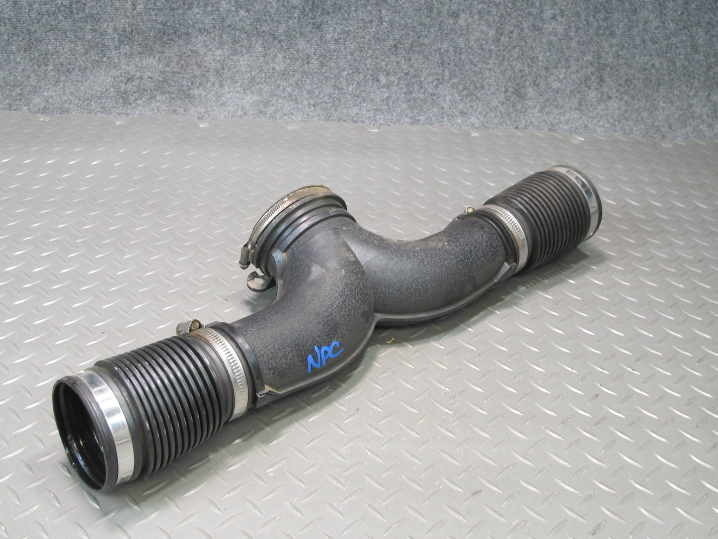 2011-2014 Porsche Cayenne S 958 4.8L Engine Air Intake Duct Hose Tube Pipe