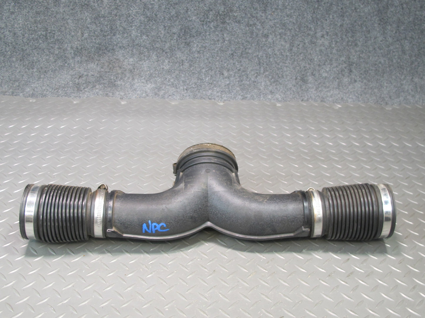 2011-2014 Porsche Cayenne S 958 4.8L Engine Air Intake Duct Hose Tube Pipe