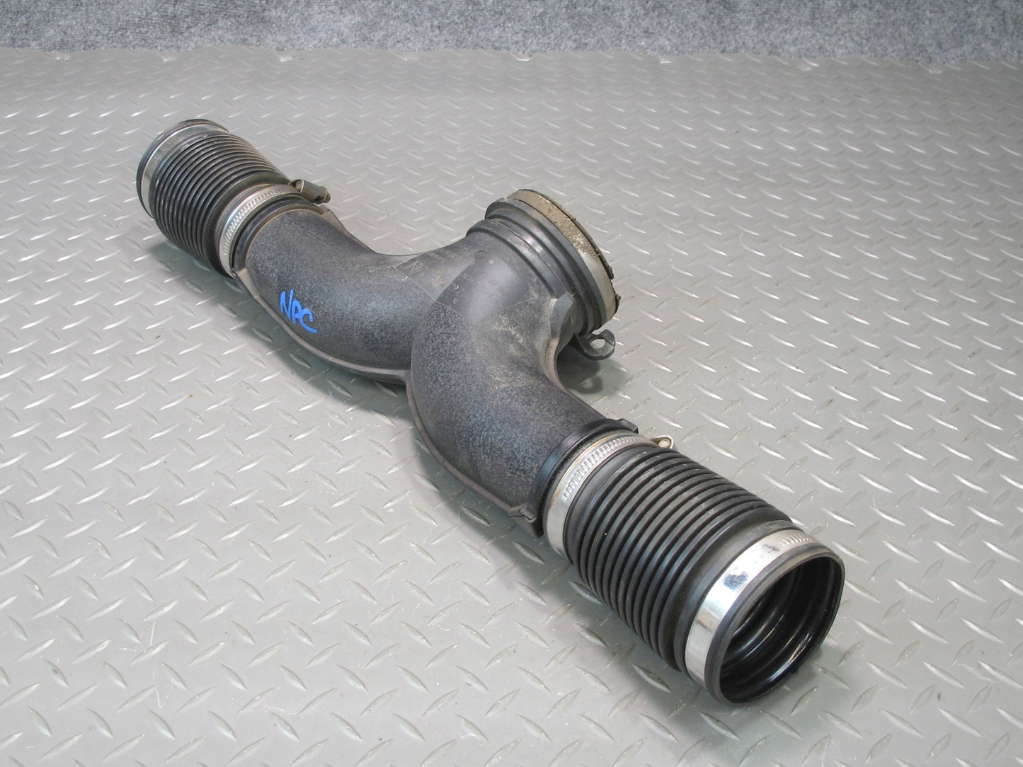 2011-2014 Porsche Cayenne S 958 4.8L Engine Air Intake Duct Hose Tube Pipe