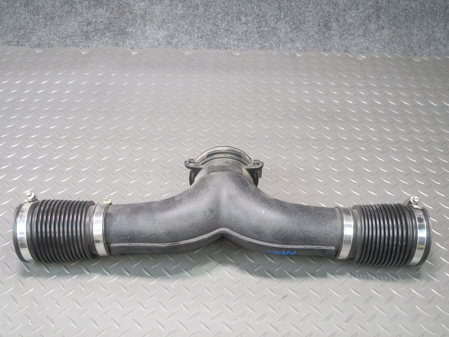 2011-2014 Porsche Cayenne S 958 4.8L Engine Air Intake Duct Hose Tube Pipe