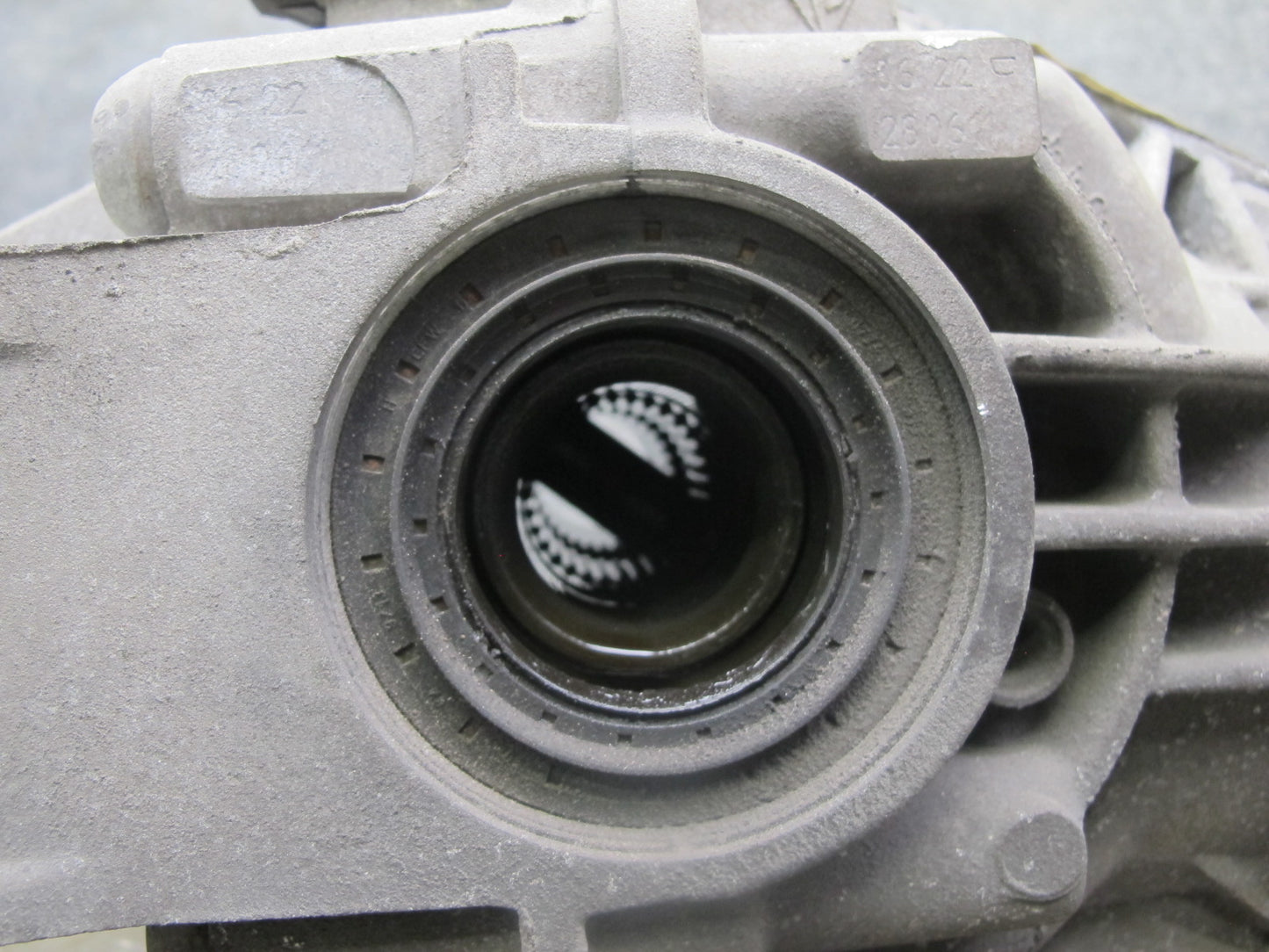 2011-2014 Porsche Cayenne 958 4.8L Turbo Rear Axle Differential Carrier 2.92