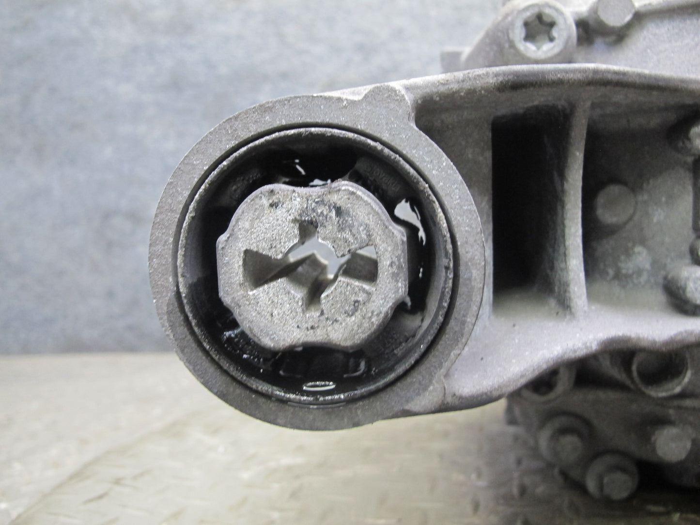 2011-2014 Porsche Cayenne 958 4.8L Turbo Rear Axle Differential Carrier 2.92