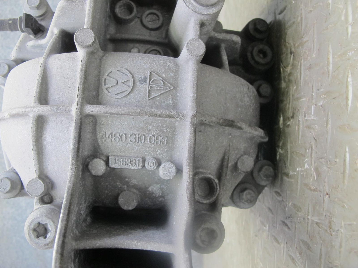 2011-2014 Porsche Cayenne 958 4.8L Turbo Rear Axle Differential Carrier 2.92