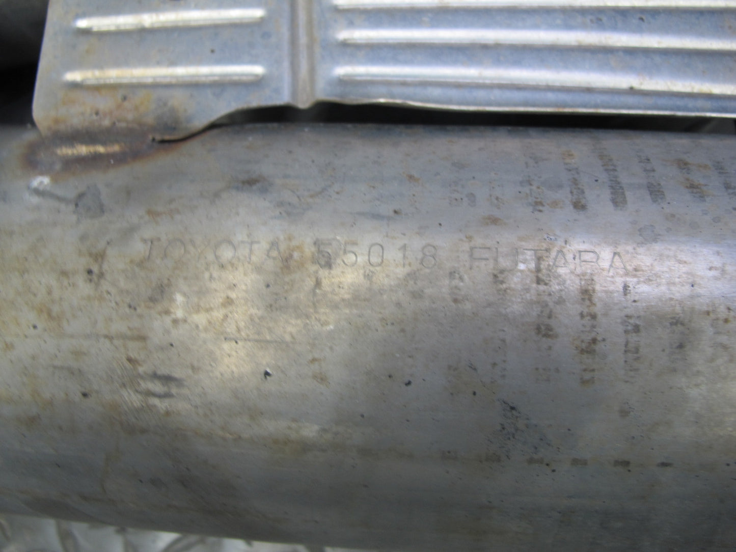 01-06 Lexus UCF30L LS430 Center Exhaust Resonator Pipe OEM