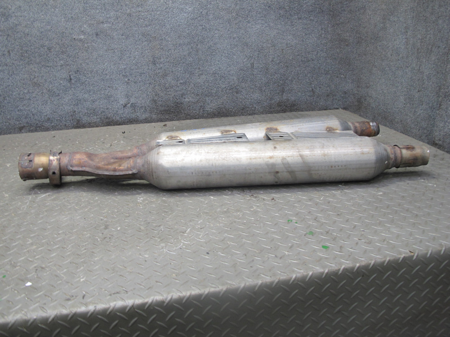 01-06 Lexus UCF30L LS430 Center Exhaust Resonator Pipe OEM