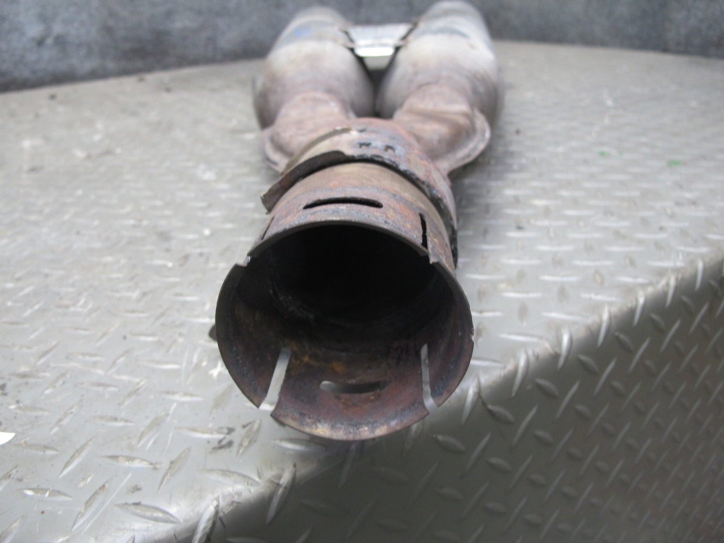 01-06 Lexus UCF30L LS430 Center Exhaust Resonator Pipe OEM