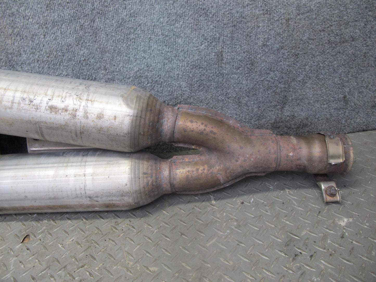 01-06 Lexus UCF30L LS430 Center Exhaust Resonator Pipe OEM