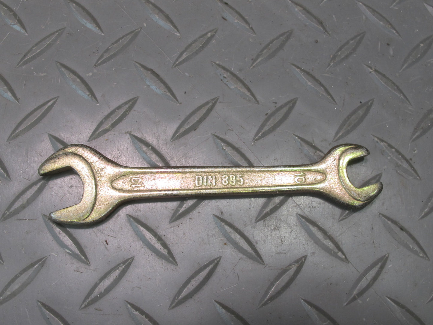 97-03 VW Eurovan T4 Emergency Spare Tire Lift Jack Wrench Tool Set OEM