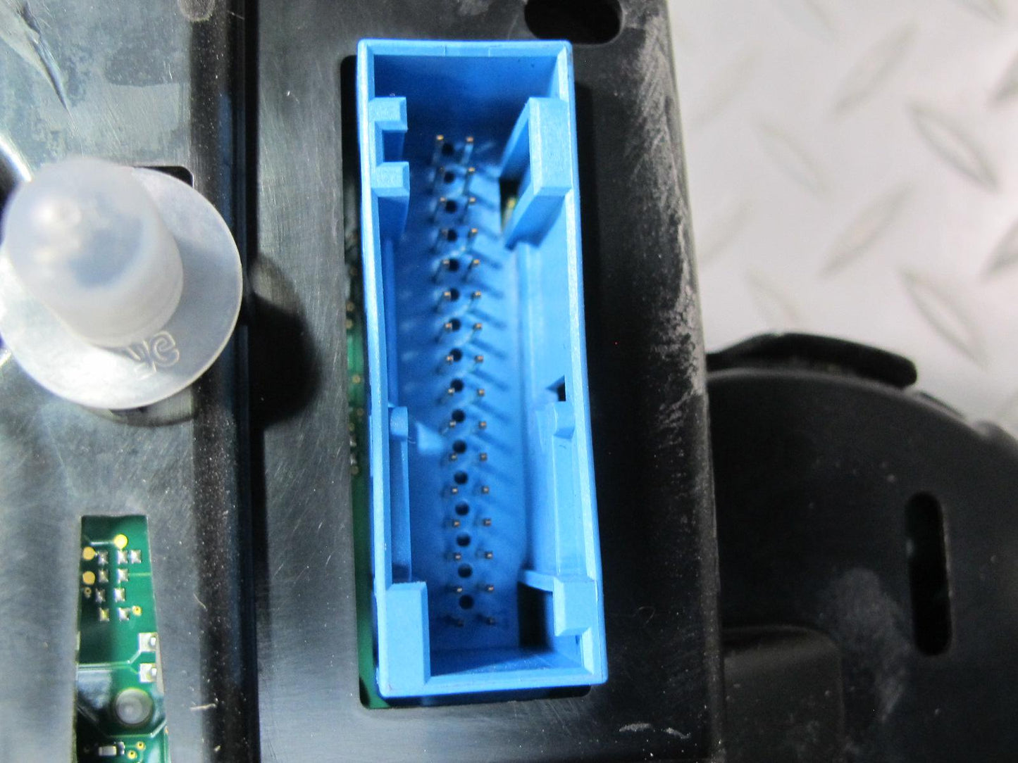 2013-2014 Porsche Cayenne 958 Speedometer Instrument Cluster Gauge 7P5920901BB