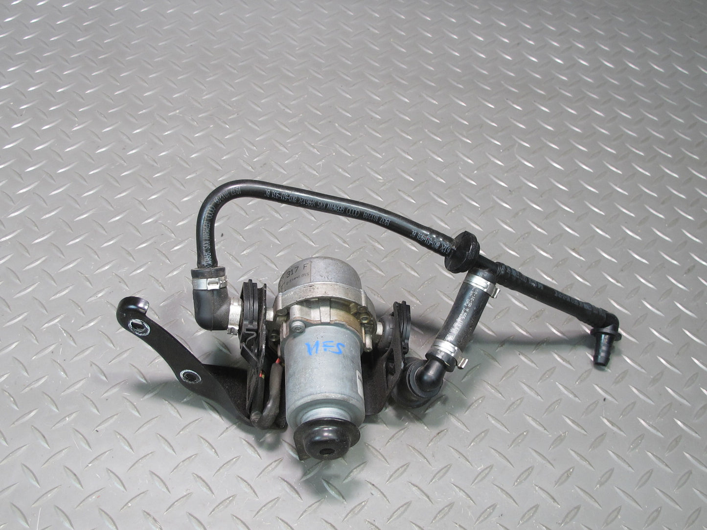 09-12 Audi A5 S5 Brake Booster Vacuum Pump w Pipe 8E0927317F OEM