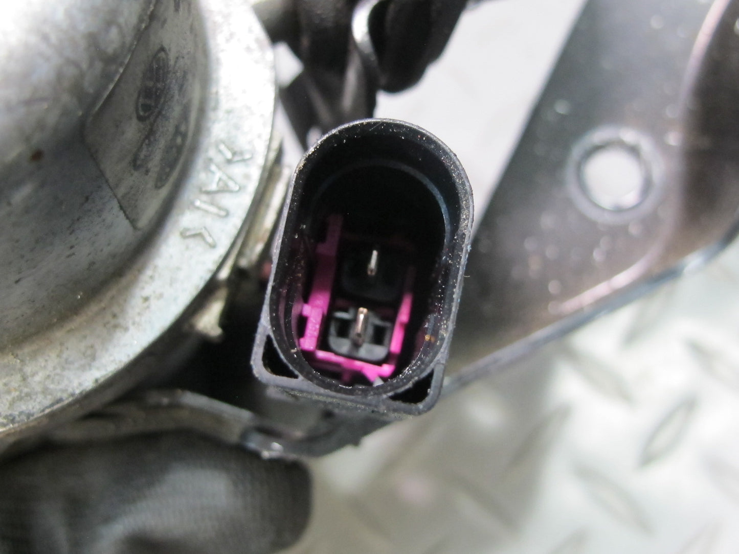 09-12 Audi A5 S5 Brake Booster Vacuum Pump w Pipe 8E0927317F OEM