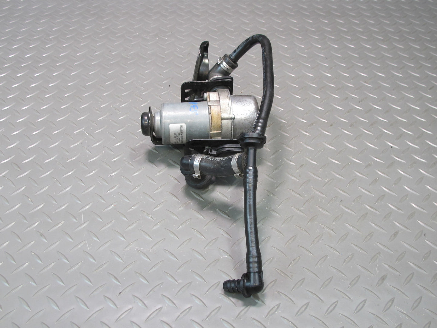 09-12 Audi A5 S5 Brake Booster Vacuum Pump w Pipe 8E0927317F OEM