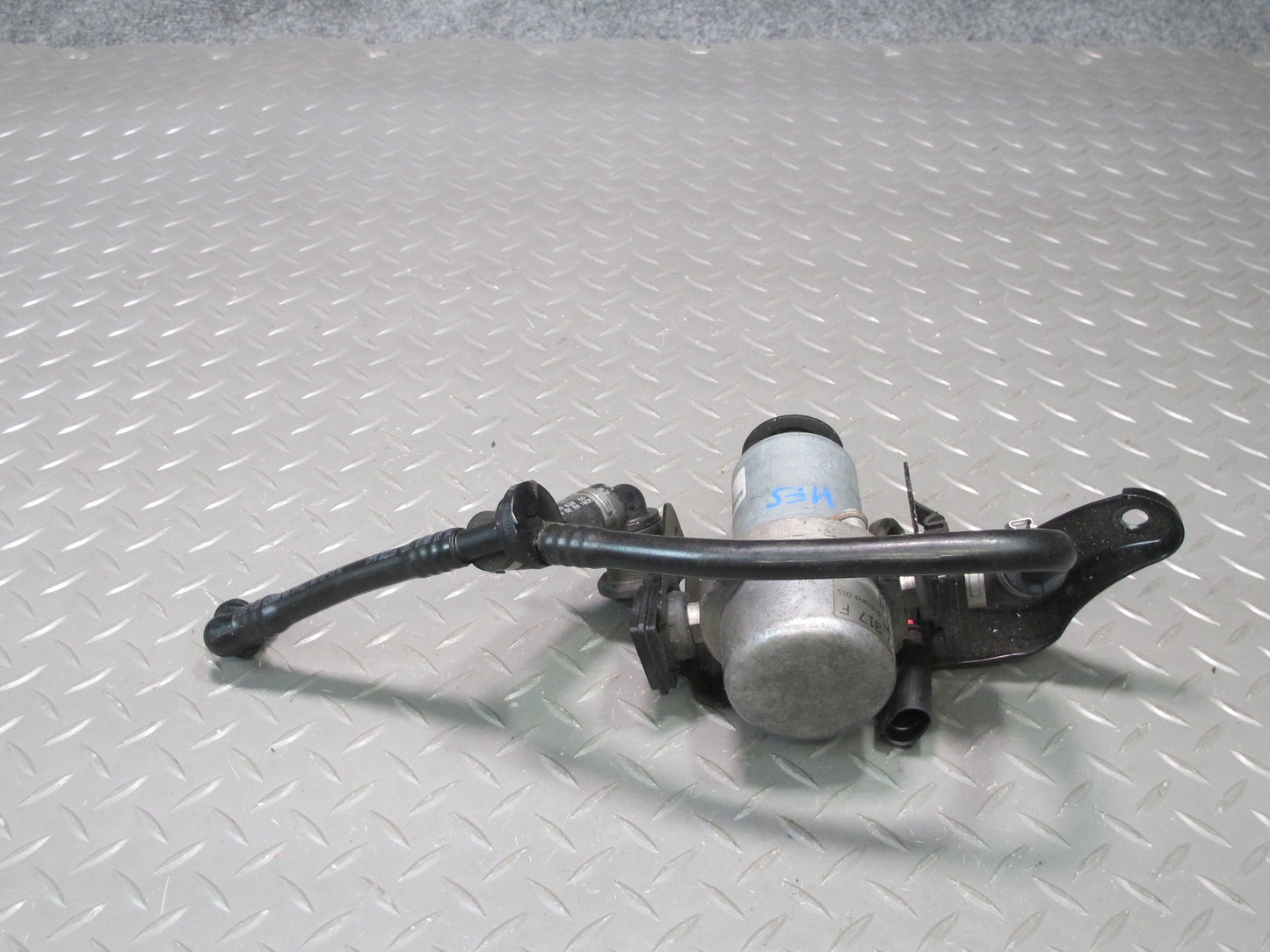 09-12 Audi A5 S5 Brake Booster Vacuum Pump w Pipe 8E0927317F OEM