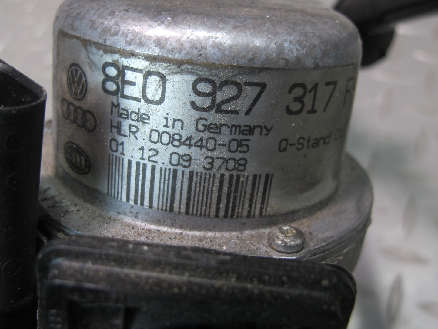 09-12 Audi A5 S5 Brake Booster Vacuum Pump w Pipe 8E0927317F OEM