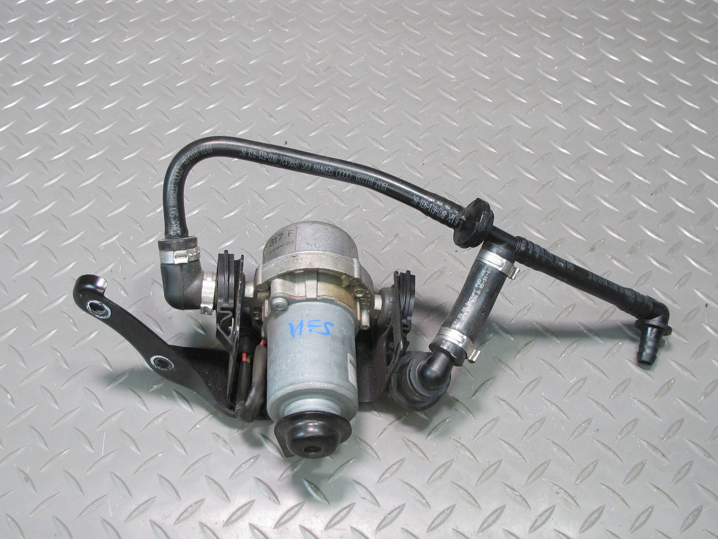 09-12 Audi A5 S5 Brake Booster Vacuum Pump w Pipe 8E0927317F OEM