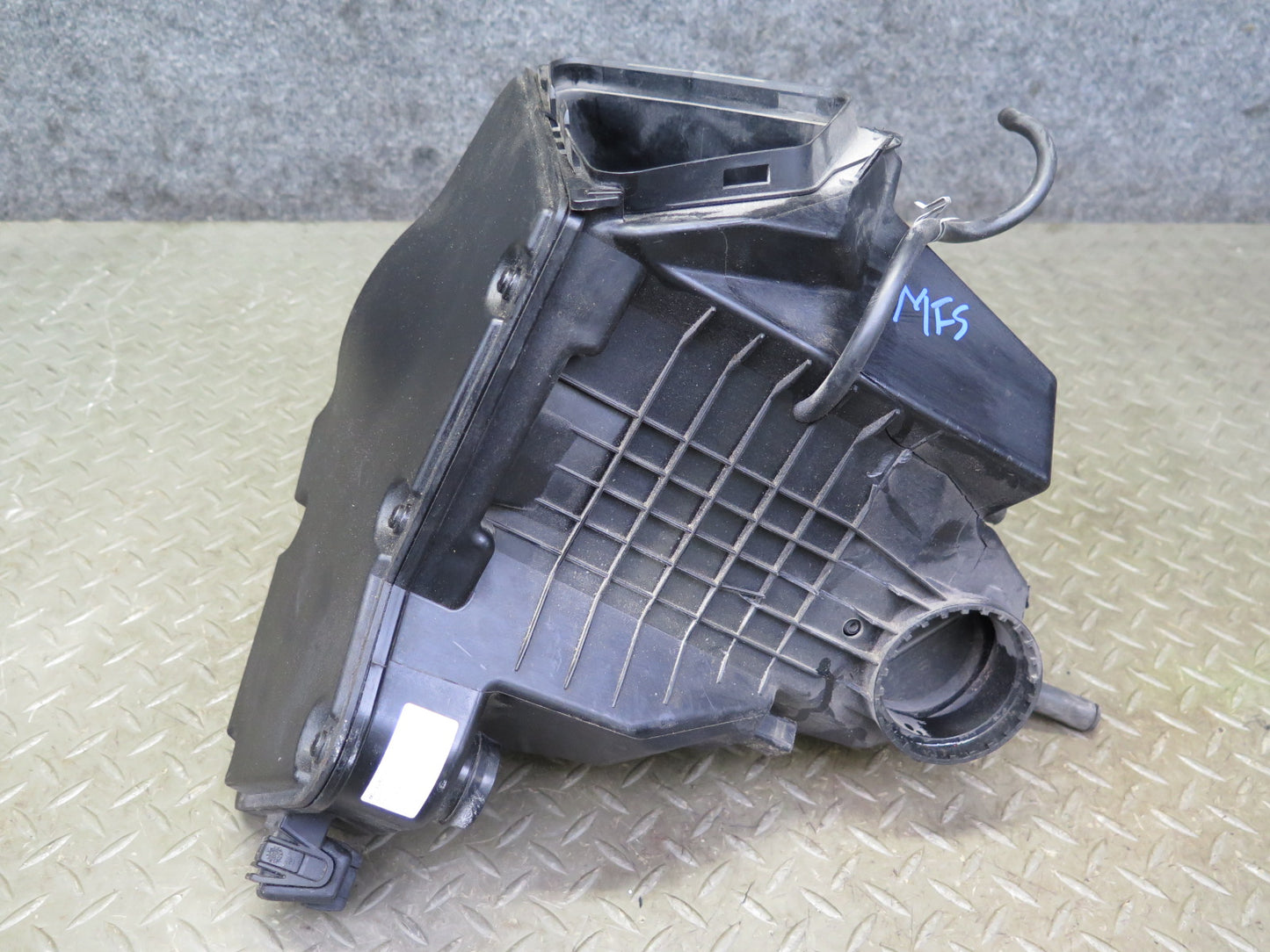 08-12 Audi S4 S5 4.2L Air Intake Cleaner Filter Box w Temp Sensor 8K0133837A OEM