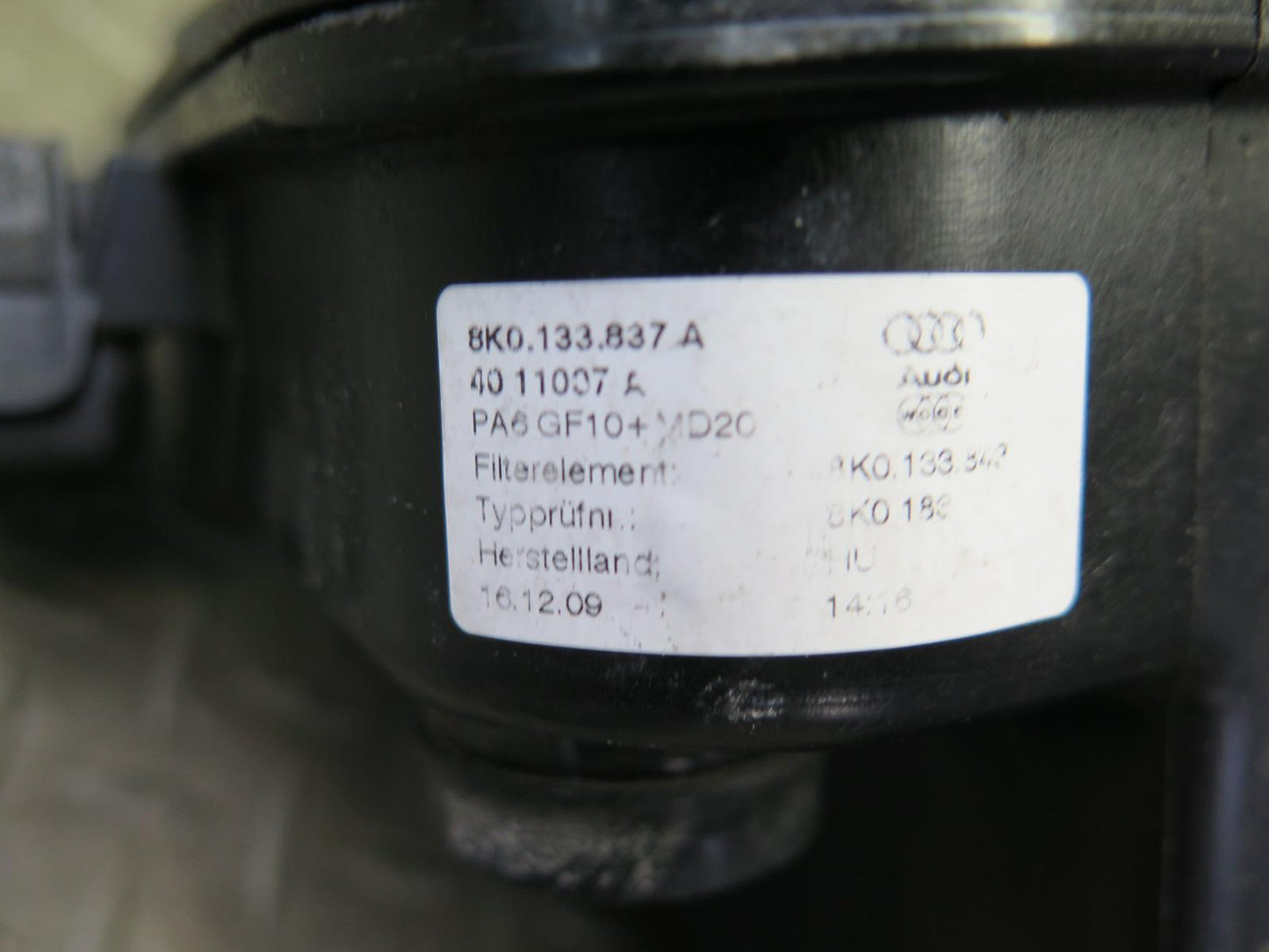 08-12 Audi S4 S5 4.2L Air Intake Cleaner Filter Box w Temp Sensor 8K0133837A OEM