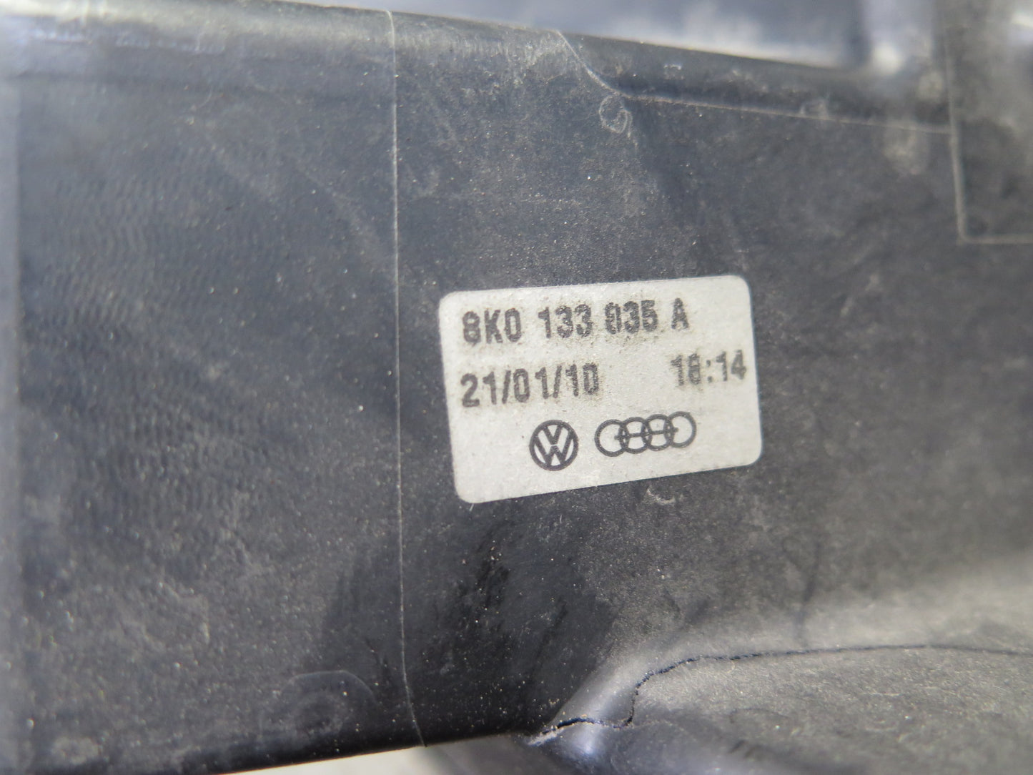 08-12 Audi S4 S5 4.2L Air Intake Cleaner Filter Box w Temp Sensor 8K0133837A OEM