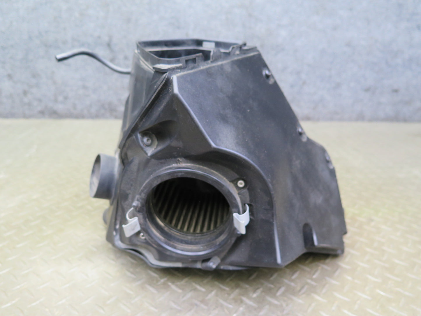 08-12 Audi S4 S5 4.2L Air Intake Cleaner Filter Box w Temp Sensor 8K0133837A OEM