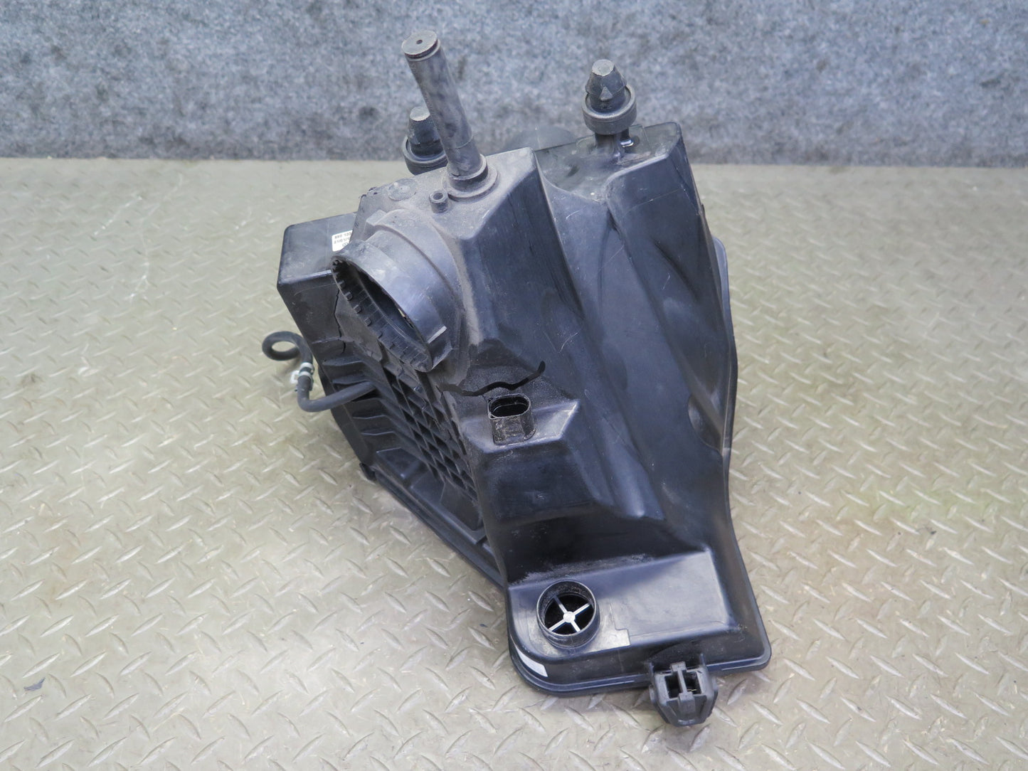 08-12 Audi S4 S5 4.2L Air Intake Cleaner Filter Box w Temp Sensor 8K0133837A OEM