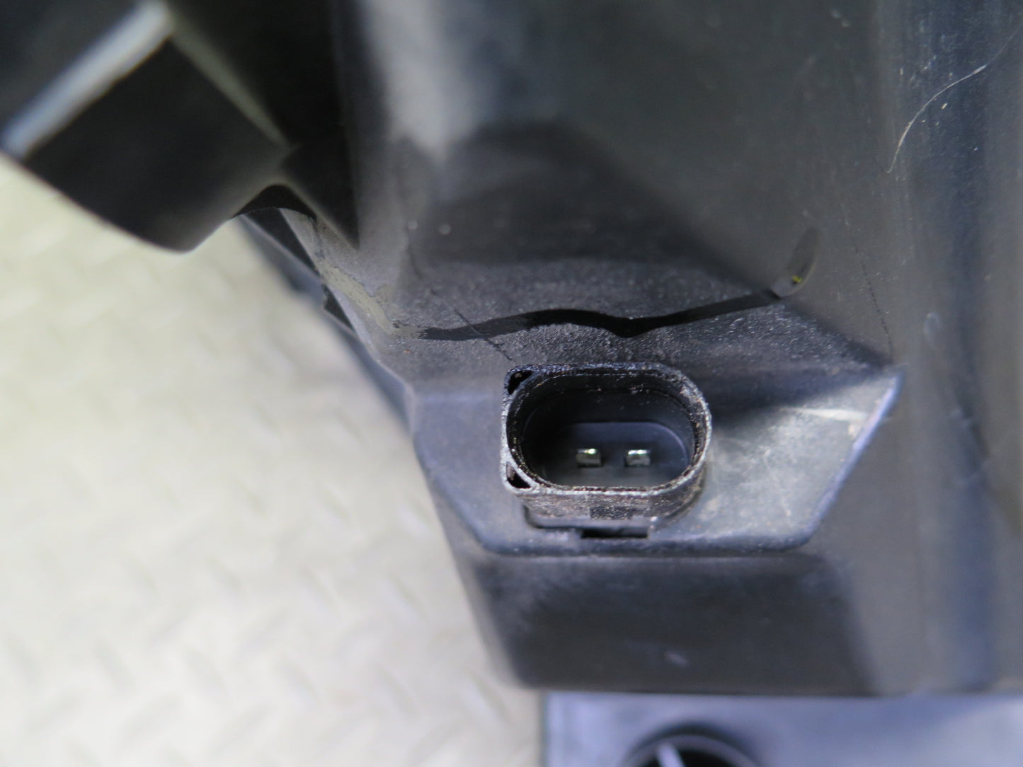 08-12 Audi S4 S5 4.2L Air Intake Cleaner Filter Box w Temp Sensor 8K0133837A OEM