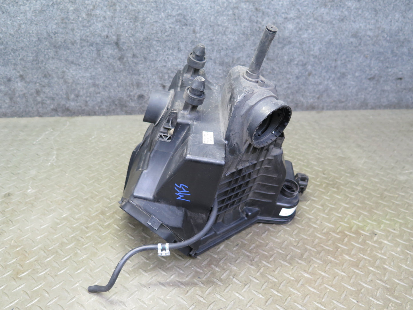 08-12 Audi S4 S5 4.2L Air Intake Cleaner Filter Box w Temp Sensor 8K0133837A OEM