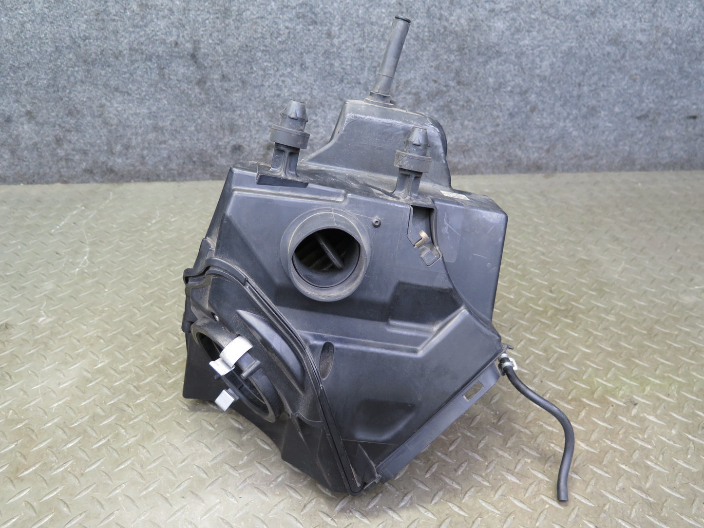 08-12 Audi S4 S5 4.2L Air Intake Cleaner Filter Box w Temp Sensor 8K0133837A OEM