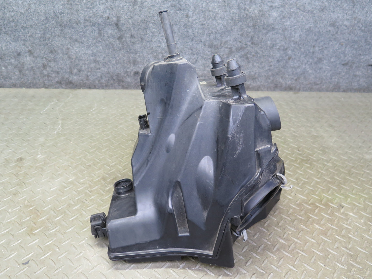 08-12 Audi S4 S5 4.2L Air Intake Cleaner Filter Box w Temp Sensor 8K0133837A OEM