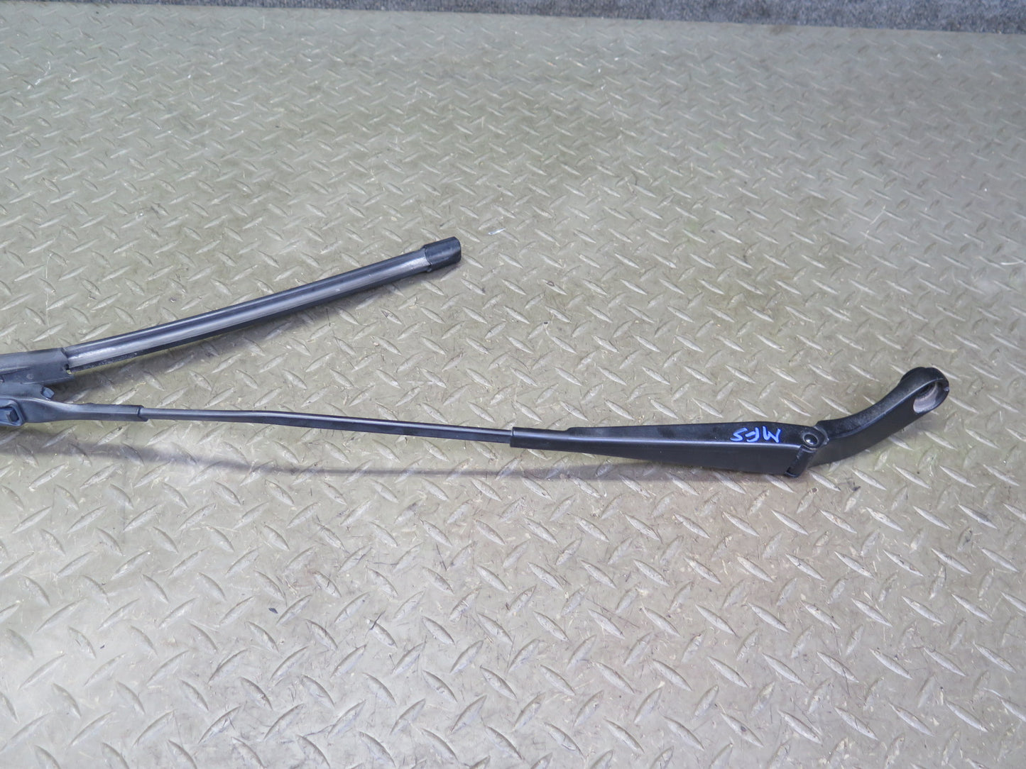 08-16 Audi B8 A5 S5 Front Left & Right Side Windshield Wiper Arm Set OEM