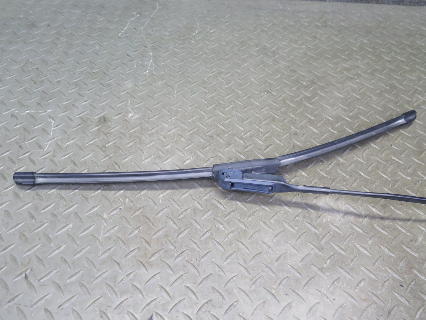 08-16 Audi B8 A5 S5 Front Left & Right Side Windshield Wiper Arm Set OEM