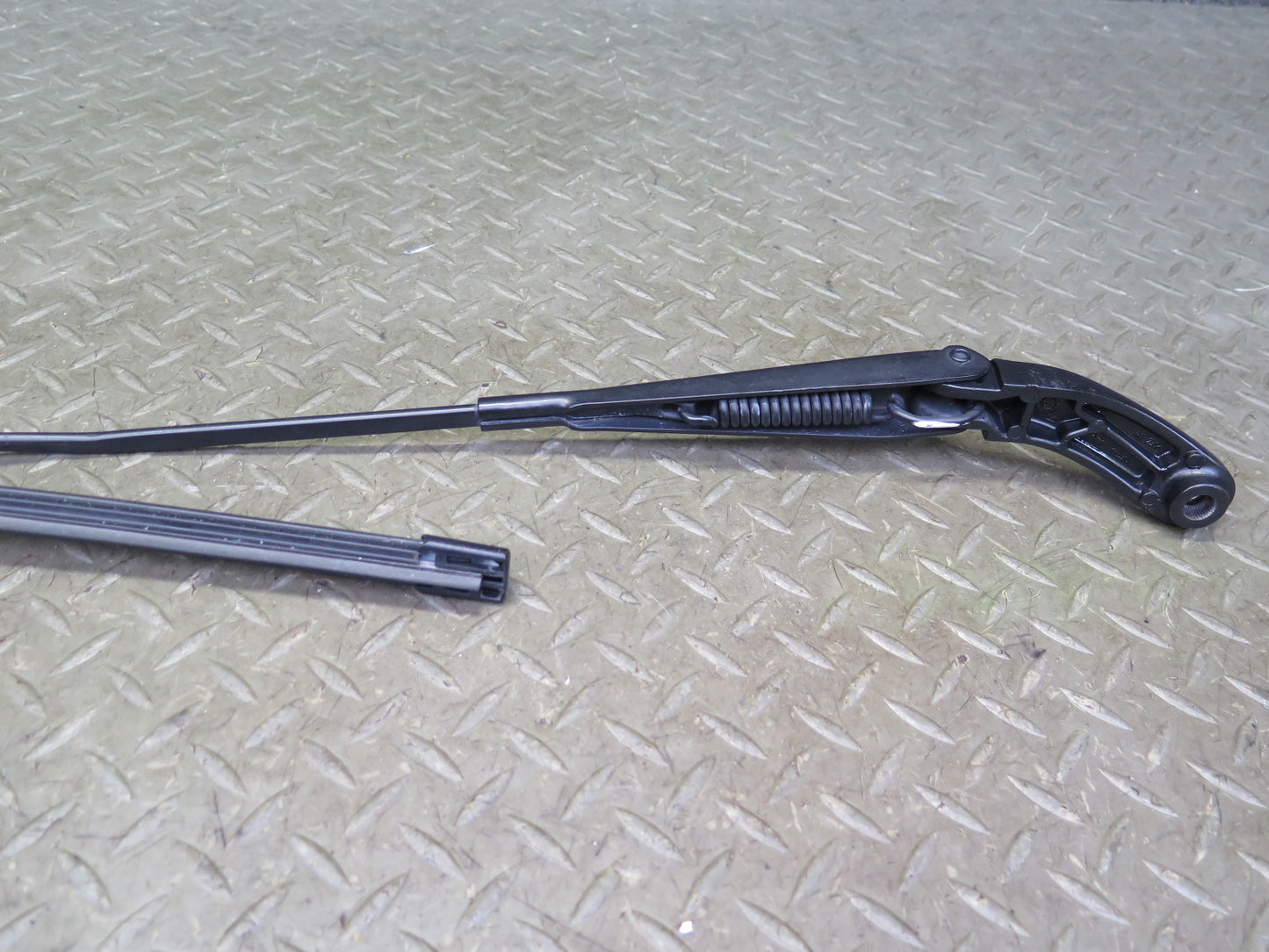 08-16 Audi B8 A5 S5 Front Left & Right Side Windshield Wiper Arm Set OEM