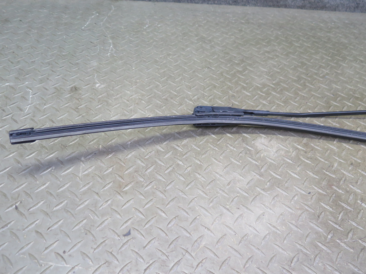 08-16 Audi B8 A5 S5 Front Left & Right Side Windshield Wiper Arm Set OEM
