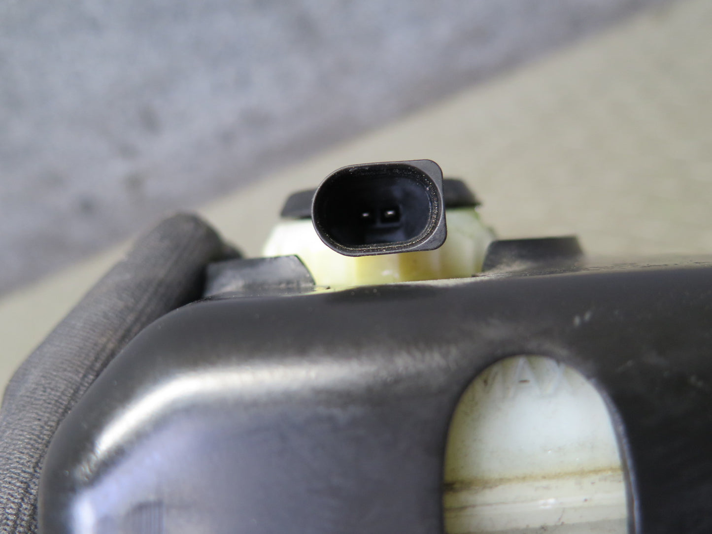 08-12 Audi B8 S5 Brake Master Cylinder Booster Fluid Reservoir OEM