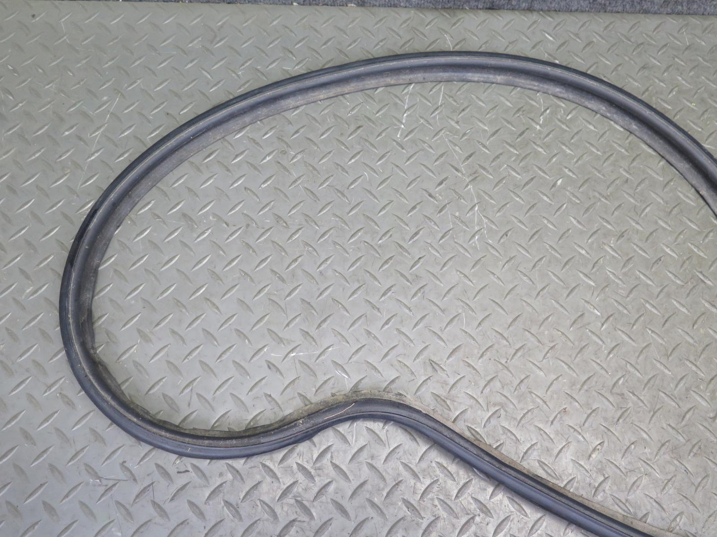 92-00 Lexus JZZ31L SC400 SC300 Rear Trunk Weatherstrip Rubber Seal Gasket OEM