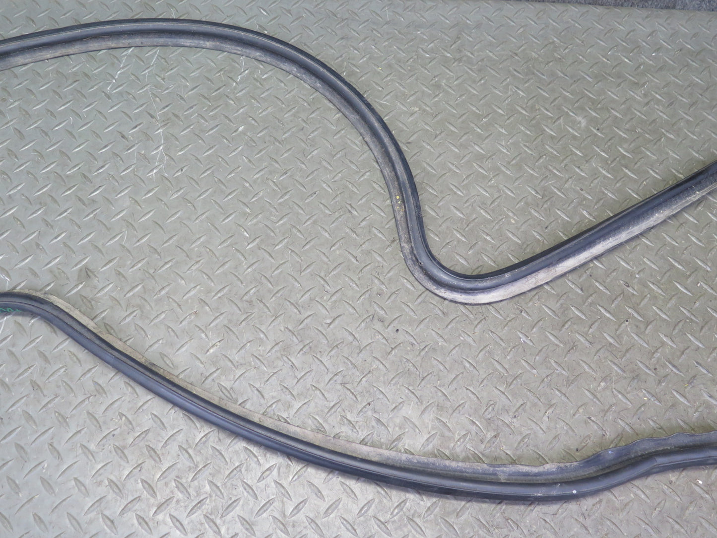92-00 Lexus JZZ31L SC400 SC300 Rear Trunk Weatherstrip Rubber Seal Gasket OEM