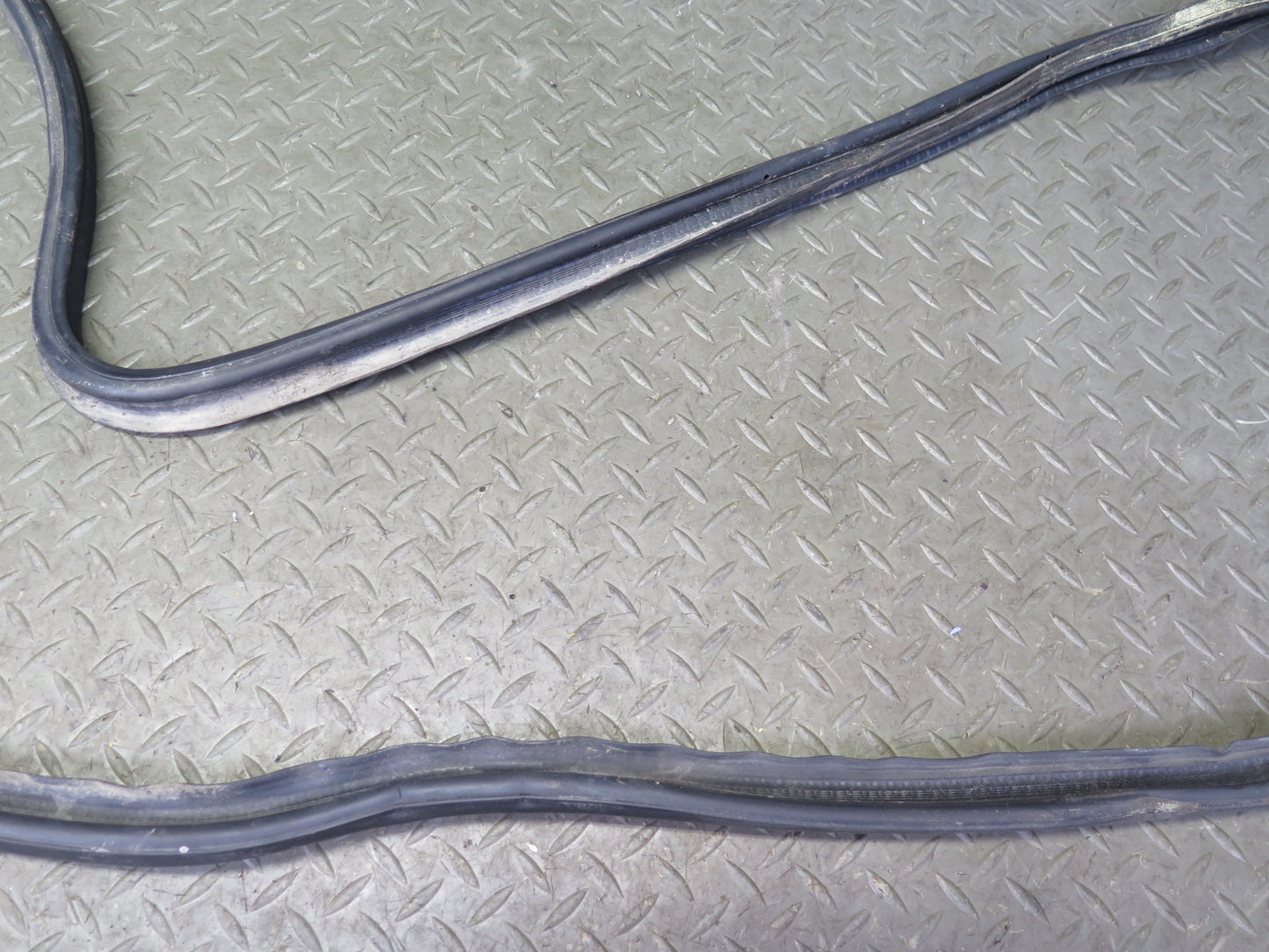 92-00 Lexus JZZ31L SC400 SC300 Rear Trunk Weatherstrip Rubber Seal Gasket OEM