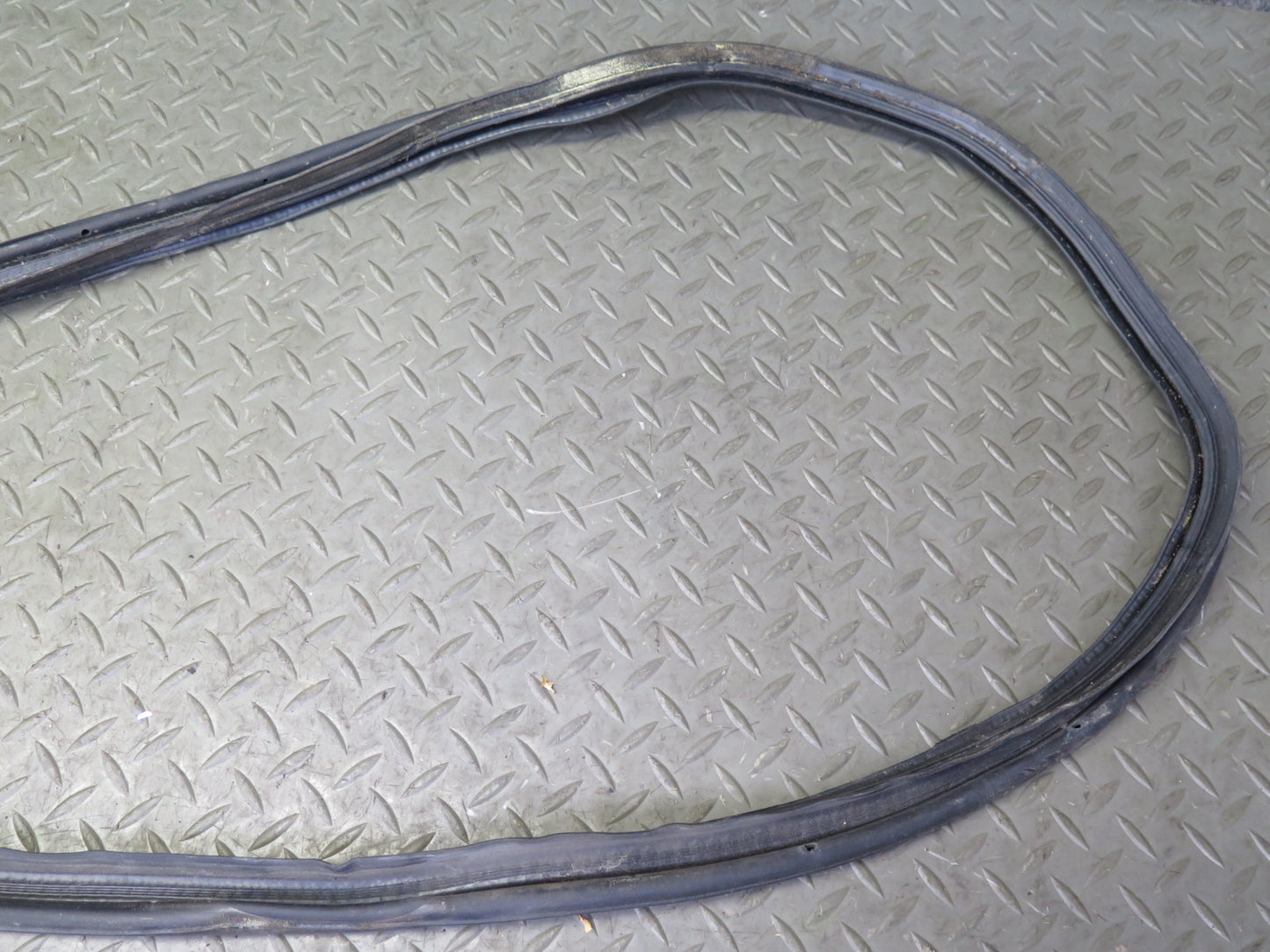 92-00 Lexus JZZ31L SC400 SC300 Rear Trunk Weatherstrip Rubber Seal Gasket OEM