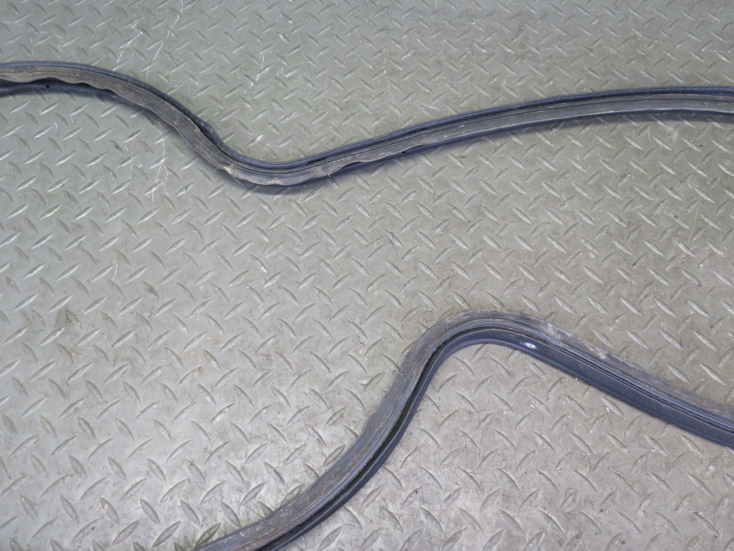 92-00 Lexus JZZ31L SC400 SC300 Rear Trunk Weatherstrip Rubber Seal Gasket OEM