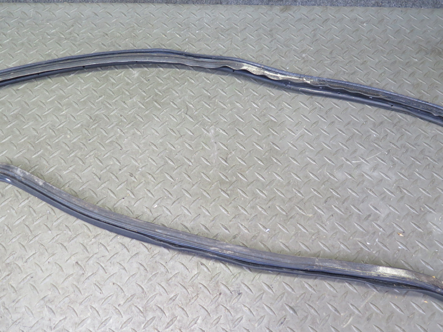 92-00 Lexus JZZ31L SC400 SC300 Rear Trunk Weatherstrip Rubber Seal Gasket OEM