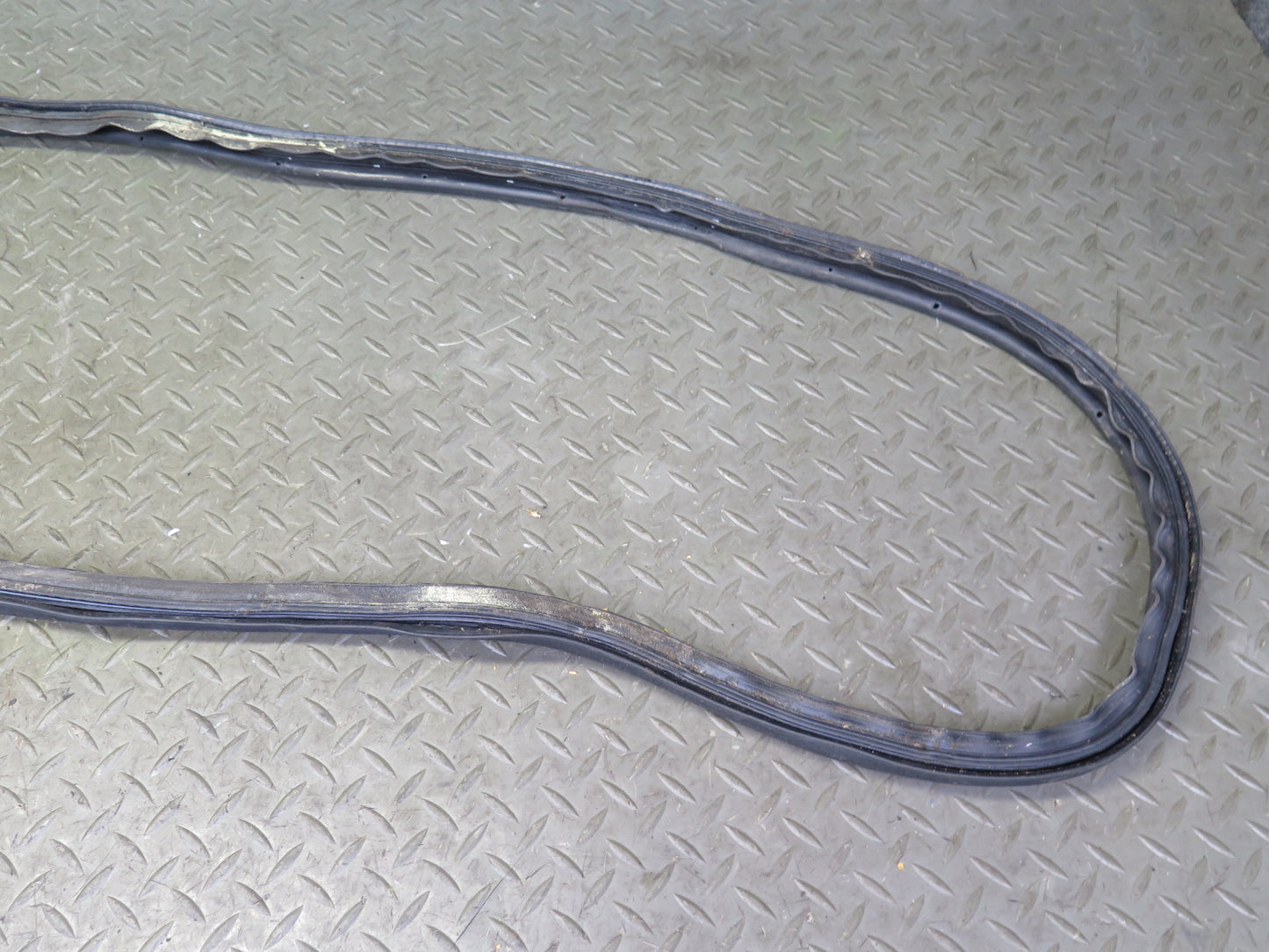 92-00 Lexus JZZ31L SC400 SC300 Rear Trunk Weatherstrip Rubber Seal Gasket OEM