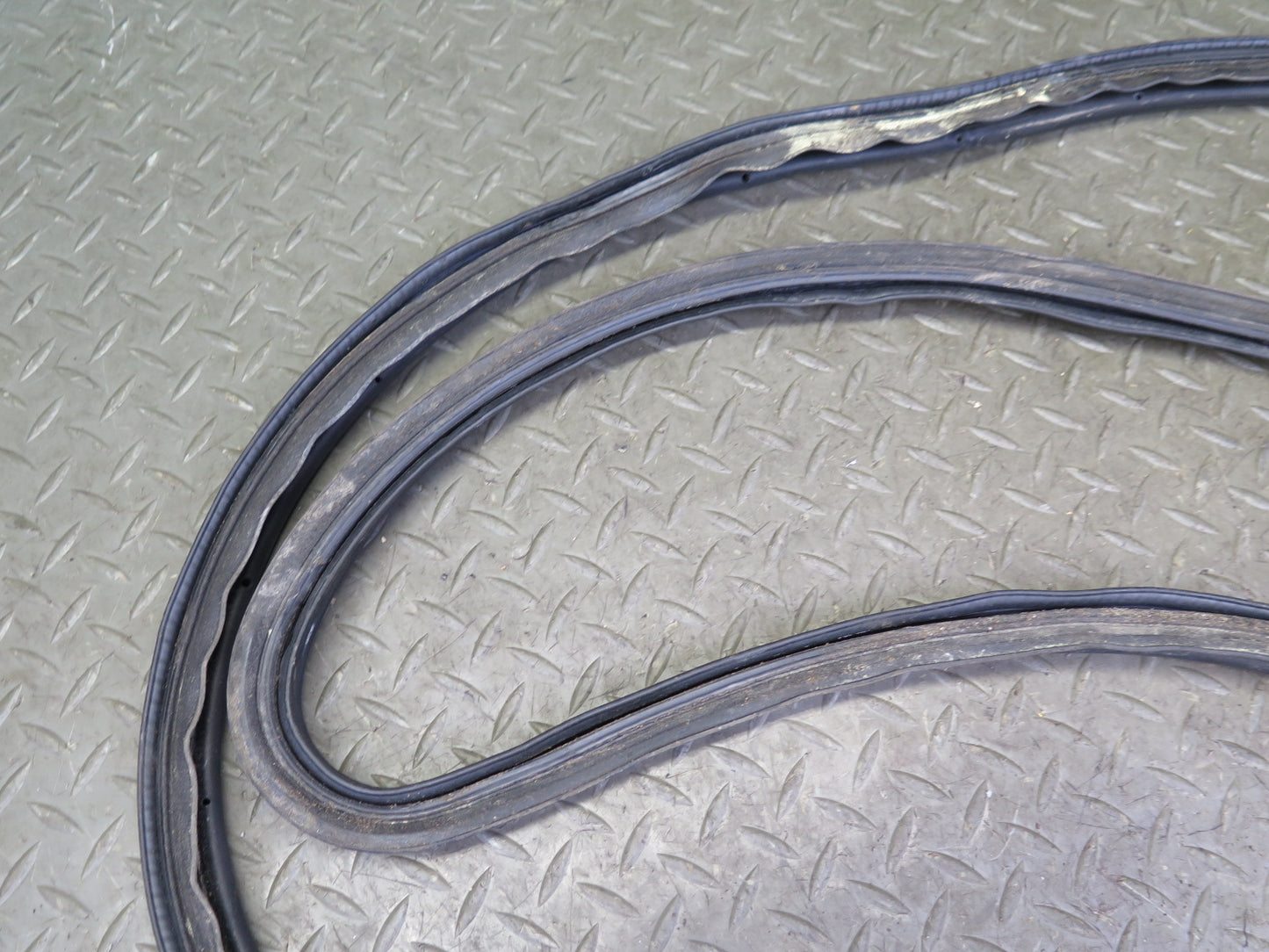 92-00 Lexus JZZ31L SC400 SC300 Rear Trunk Weatherstrip Rubber Seal Gasket OEM