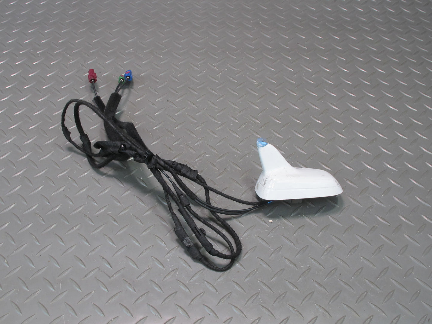 08-12 Audi 8T A5 S5 Coupe Exterior Roof Shark FIN Antenna White 8T0035503K OEM