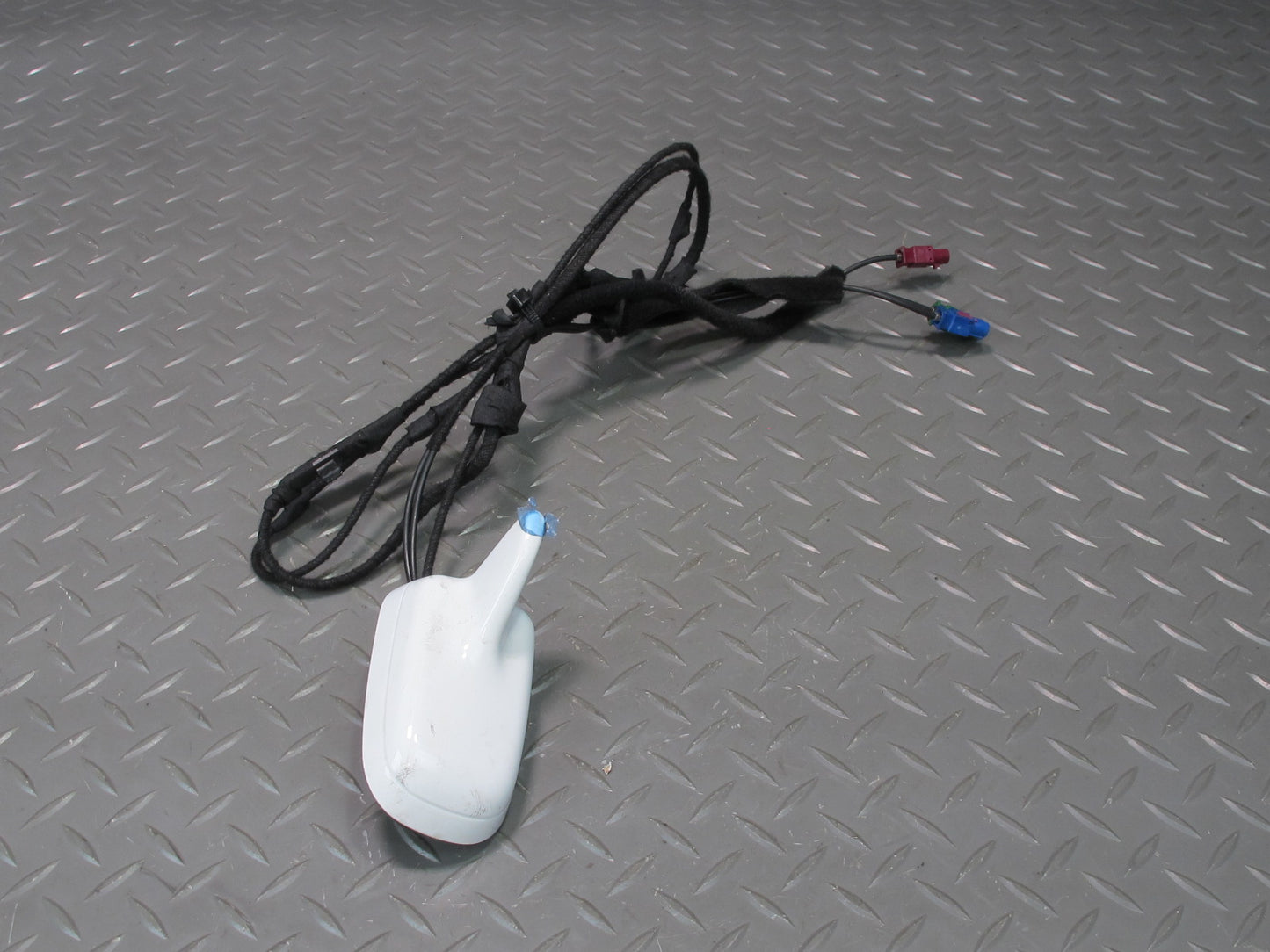 08-12 Audi 8T A5 S5 Coupe Exterior Roof Shark FIN Antenna White 8T0035503K OEM