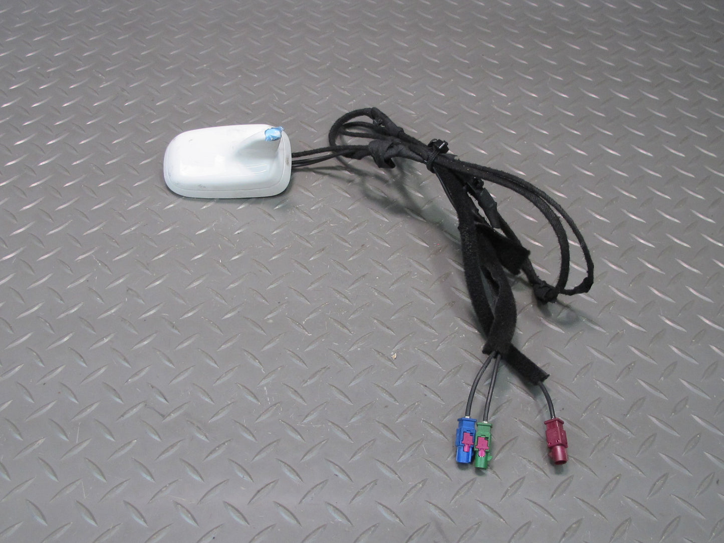 08-12 Audi 8T A5 S5 Coupe Exterior Roof Shark FIN Antenna White 8T0035503K OEM